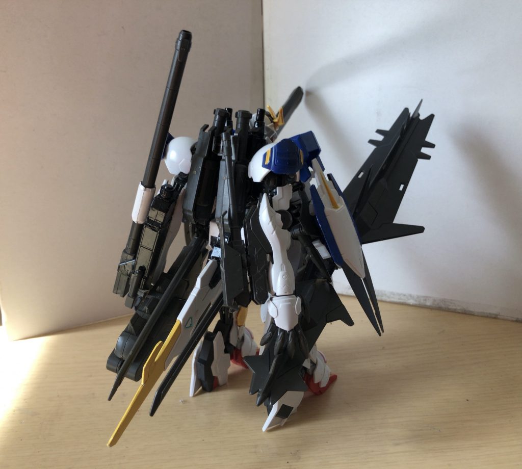 リア2それぞれ形態の特徴的なパーツを全て使ってます。どこに何のパーツを使ってるか細かく見てみてください。