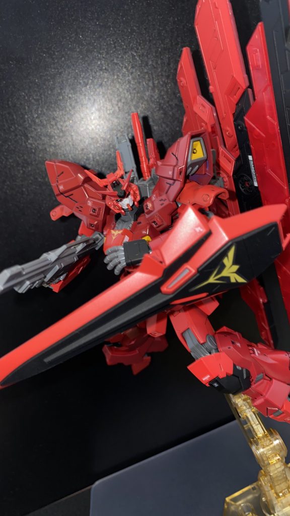 イメージとしては、フィンファンネル装備のサザビーガンダム(意味不明)。そして、これのコンセプトを逆転させた、対となる機体が…↓