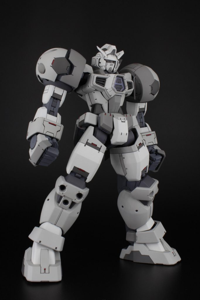 頭部センサーをホログラムのつや消しで停止している感じにし、胸部マークをホログラムつや有りで動き出しそうな感じに塗装してみました(o´艸`)