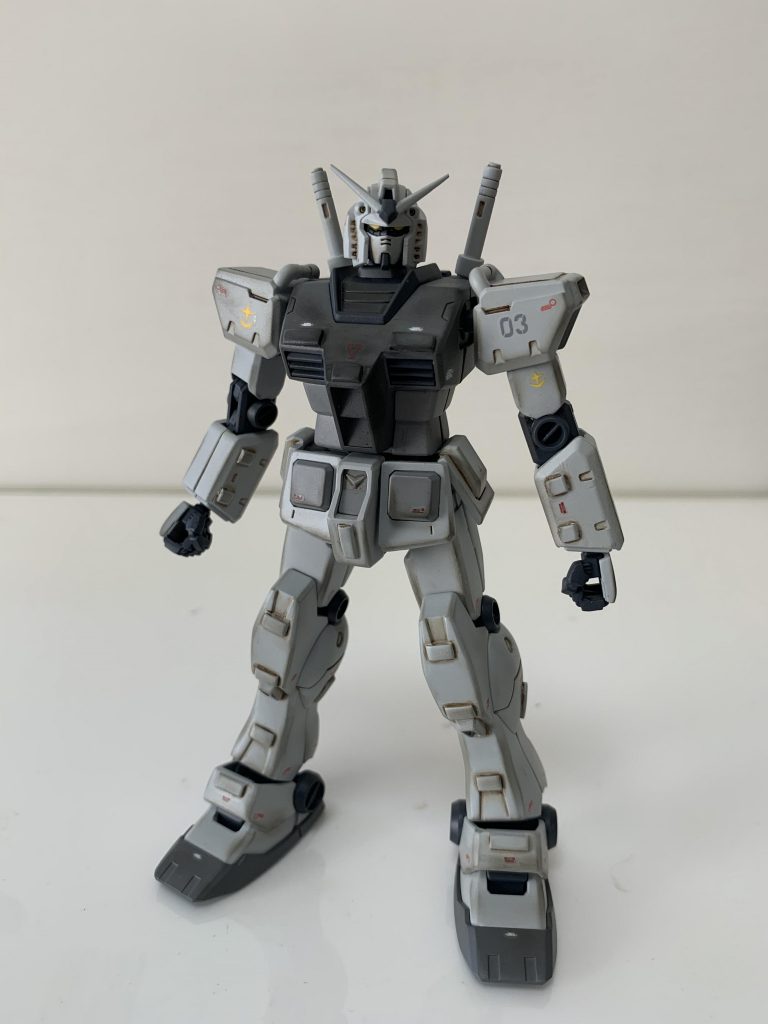 まずは素立ちから。見れば分かるかと思いますが、ミキシングです。頭・手:originガンダム胴体:021 ガンダム腕・スリッパ:HGUCジム改脚部:HGUCジムカスタム