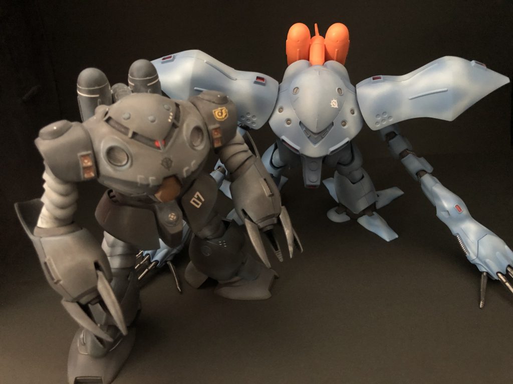 以前制作したハイゴッグと。最後までご覧いただき、ありがとうございました😊