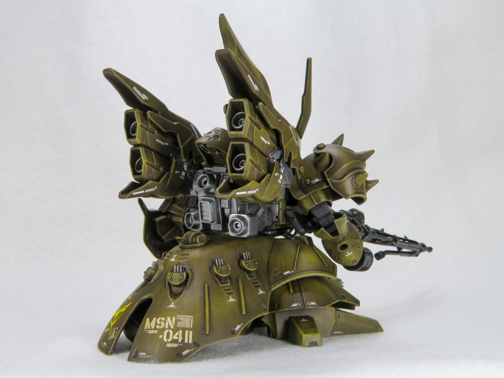 ファンネルバインダーの代わりに、BB戦士シナンジュのブースターをWボールジョイントで接続して機動力アップ。