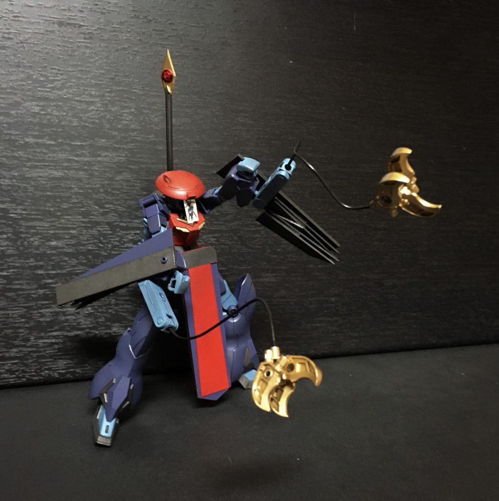 飛爪有線ビットのように誘導が可能な爪。拘束や引き寄せなど敵機のコントロールを崩す事を目的とした武装。