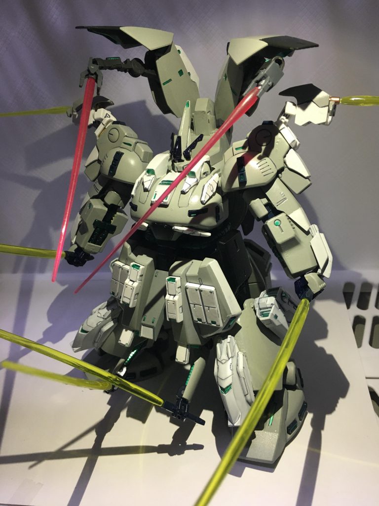 グシオンリベイクのバックパックを装備させ、隠し腕をもう一組つけてみました。