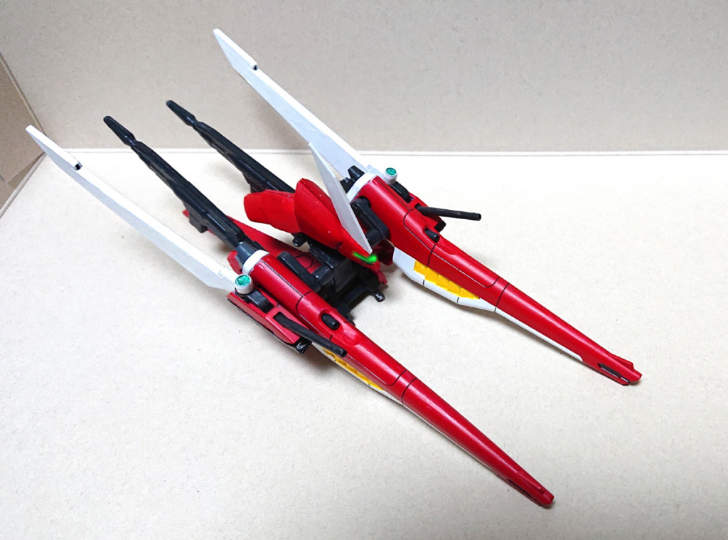 ARCANA-System(Analys Rapid Change And Numerous Arms-System:急速に変化する戦況を分析し対応する数多の兵装)マシンガン、突撃砲、アムフォルタス、スーパーフォルティスと近中遠のどの距離でも問題なく戦闘を可能になっている。 