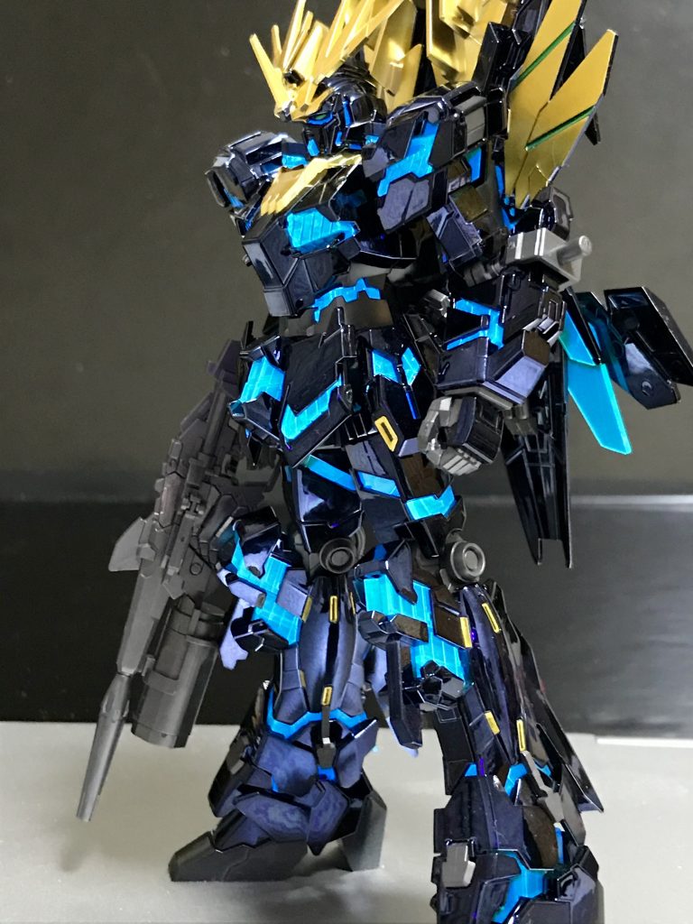 わりと肉眼の見えに近い色みとツヤに撮れた写真です(UVライト有り)。