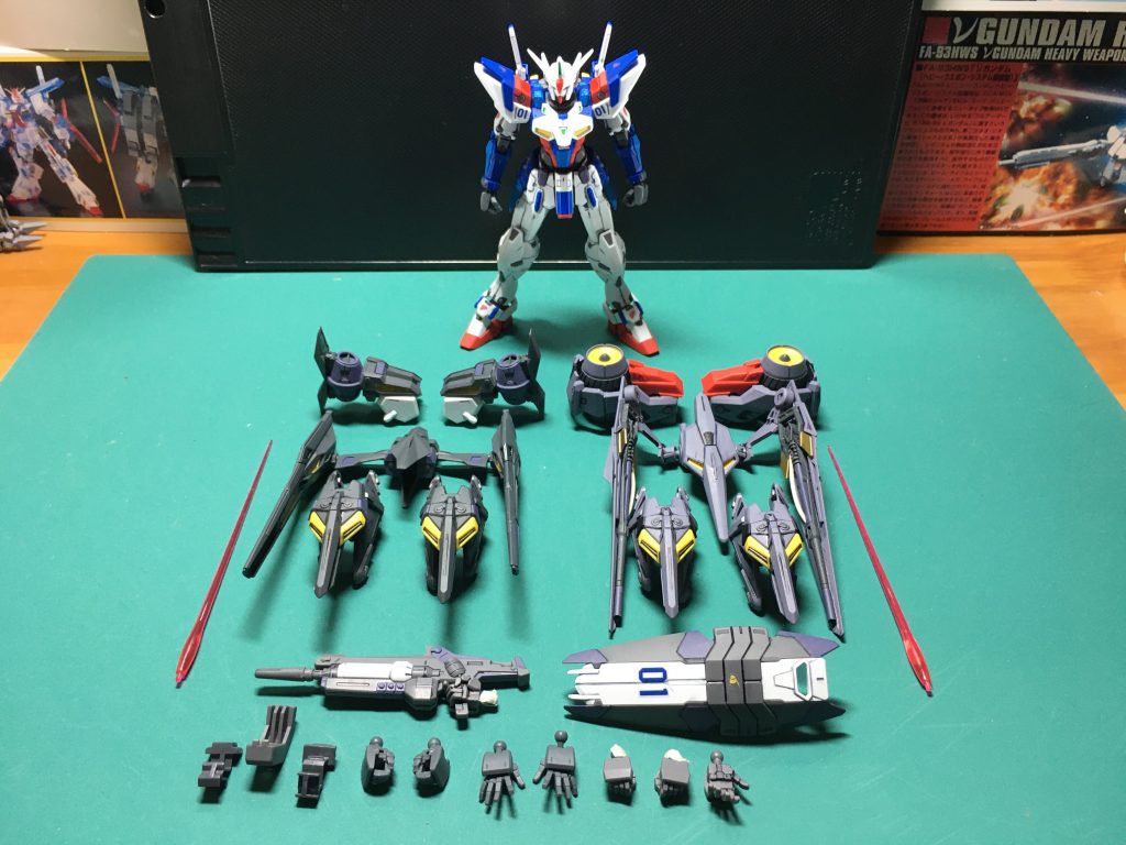 塗装はすべてガンダムマーカーです。本来ツインアイはイエロー系なのをグリーンで塗るというミスも犯しましたが、これでもカッコいいなと(言い訳)赤=ガンダムレッド青=同ブルー水色=同ライトブルー黒=同ブラックグレー1=同グレーグレー2=同メカグレー金=同ゴールド銀=同シャインシルバー緑=同アイグリーン 来年1月にはジェミナス02が届くので、バーネット兄弟で並べて楽しもうと思います!後は…ガリアレスト決戦仕様を作ってる方がいないか探してみよう()