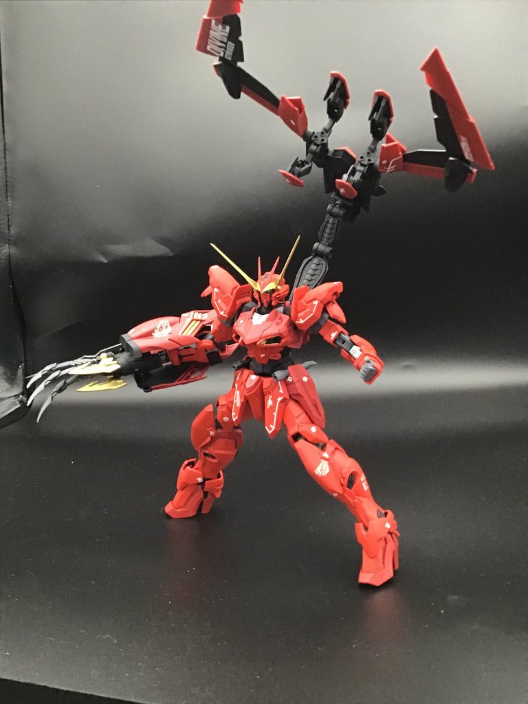 大型クロー展開状態で。あのハイヒールみたいな足の形状で、コレで自立出来る程度には安定するのは凄いっすね!