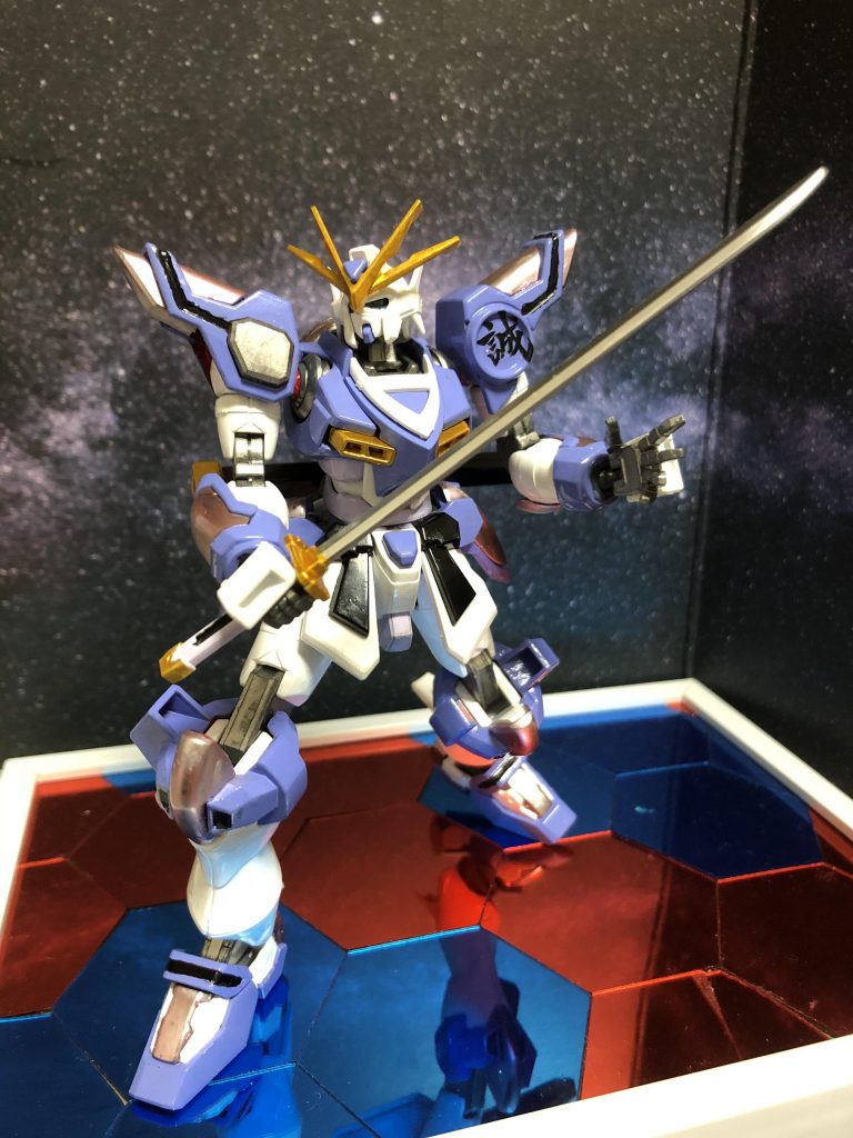 はじめはクリアパーツをガイアの蛍光レッドで塗装してましたがうまく出来ず、、考えた挙句にクレオスのクロームシルバー2を上から塗装。そうしたら納得のいく色合いに！失敗から学んだ成功例でした！