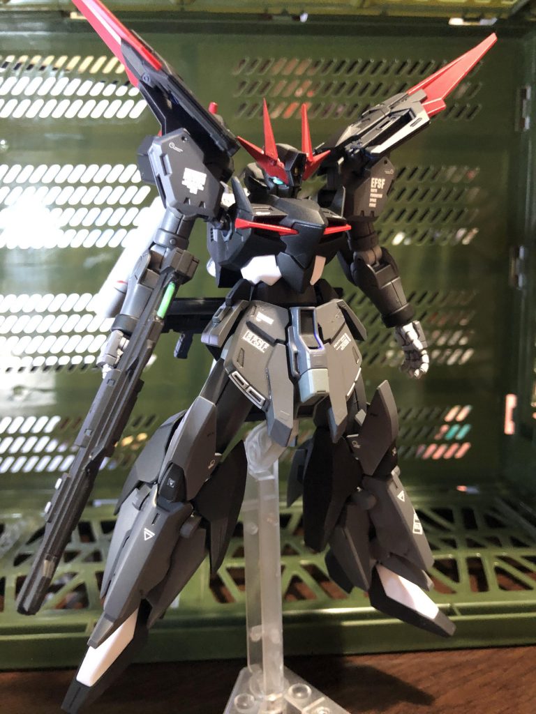 マサキ.ハヤト少佐チームライトニングのマサキ.キョウスケ少尉の兄である。2人は戦争孤児でありムラサメ研において強化人間として育てられた。中でもハヤトのNTとしての覚醒は凄まじく単機で戦局を左右するほどのものであった。