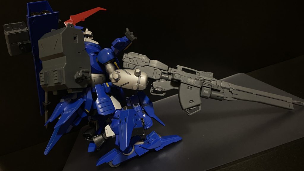 ヘビーマシンガンマシンガンというが、スナイパーライフル並みの射程、精度を持つこのライフルは、巨大なマガジン内に、300発のAP弾を装填、狙撃から面制圧まで、全ての状況に対応可能。