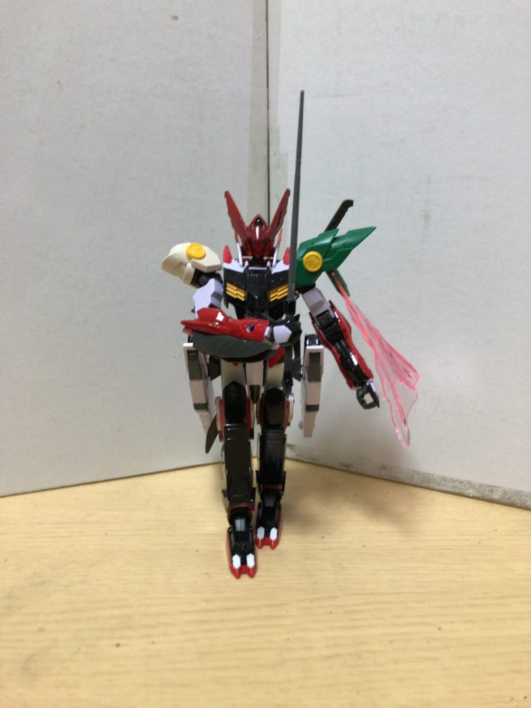 ガンダムヴェナンディに装着大罪の力を使って戦うヴェナンディ、この形態では持ち前の瞬発力を活かして刺突する戦い方をする。某VRMMOプレイヤーを想像すればわかりやすいかと…