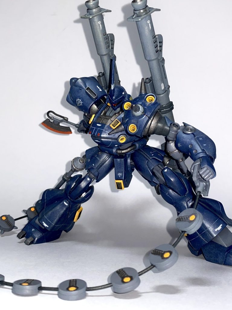 そしてみんな大好きなチェーンマイン。構えると空間を広く使うのでHGでも迫力が出ます。これと背中のGバズ2丁のおかげで、後世代のMSと比べても然程サイズ差を感じません。