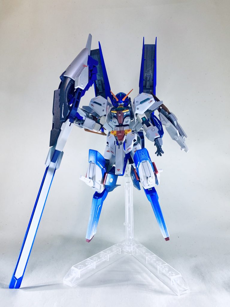 肩の一部や腕の関節などメタリックグリーンを置いてアクセントをつけました。