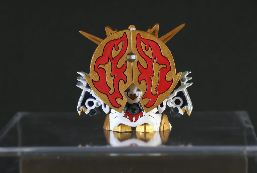 このギミックのために背面が阿修羅頑駄無みたいになってるのもおもしろいですね。