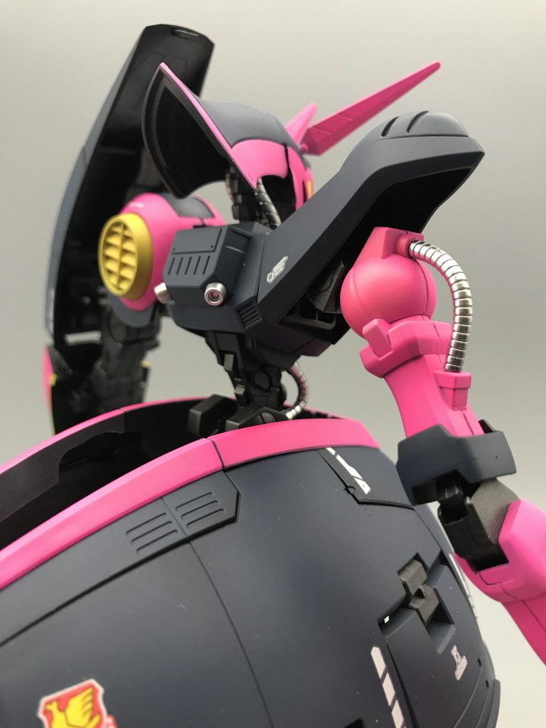 ケーブルのメタリック塗装がポイントです。