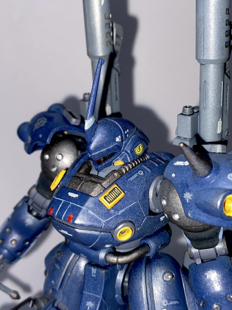 塗装に関して。人気のキャンディ塗装にしようか悩みましたが、今回は華やかさより無骨さを追求してみたかったので、つや消しにウェザリングマスターで汚しを入れて仕上げとしました。