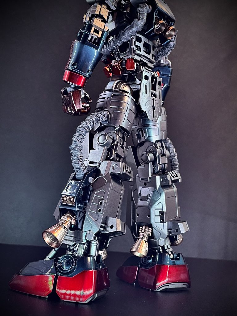 今回、初めてお目見えしたこのパイプカバー。なんだかめんどくさい予感がプンプンしたので、とりあえずメタルパーツかなんかでごまかそうと思ったんです。でも子供に対して「食わず嫌いはよくない」としつけている手前、思い直しとりあえず失敗したら逃げてしまえばいいんじゃね（え？ということで思い気軽にトライ。ナニナニ....12cmに切る...お好みで短くてもよい...????（マニュアル人間潰しフィルムに皺をつけて伸ばす…って上手くできる気がしねぇ！!