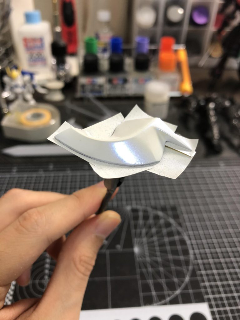 写真ではわかりにくいですが、白い装甲にはサファイアブルーにてパール塗装を施しています!