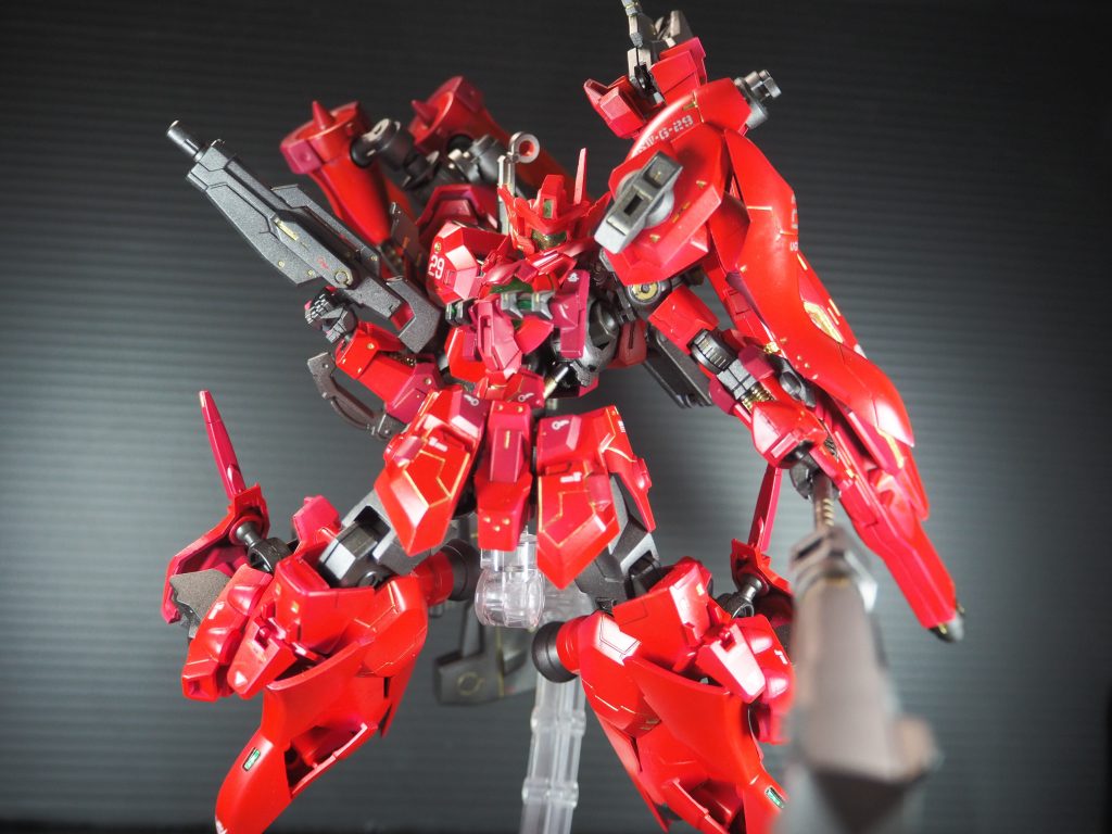 エクシア系統らしく武器を豊富に取り付けどのような戦況下であっても対応可能。ただし地上では重量過多になるため無重力戦をメインとした機体設定にしています。