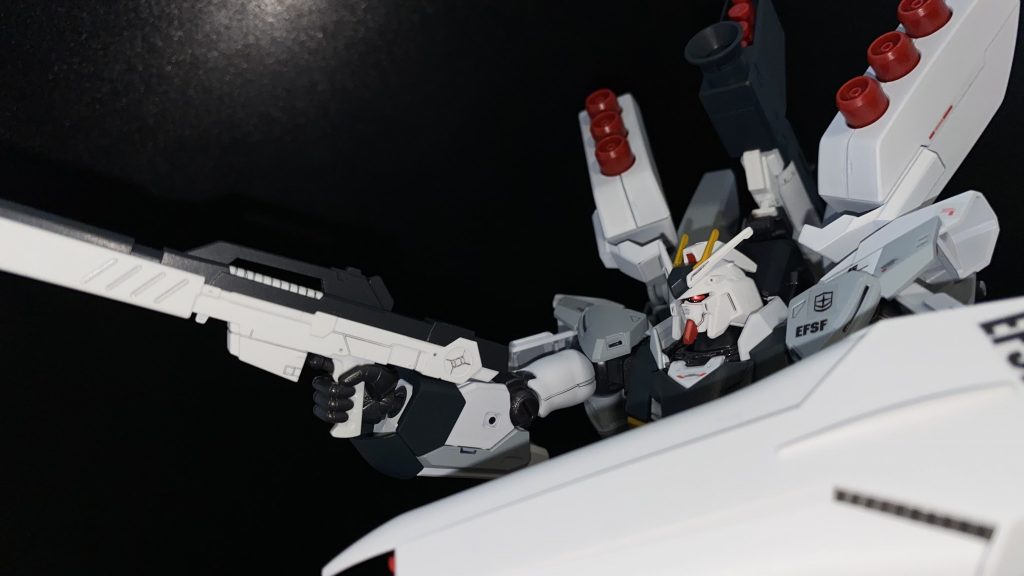 頭部は、Hi-νの物を使用。