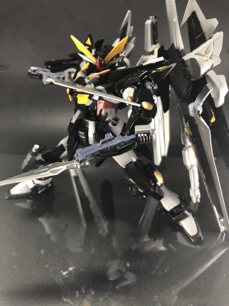 今回はライフルにエクシアのブレイド2種を引っつけて前回よりハッキリモードの使い分けができるようにしました。刃の部分が本体に鑑賞するんで従来のノワールっぽいポーズはしにくくなりましたがより自分専用感が増してきたのでそれはそれでいいのかなぁと