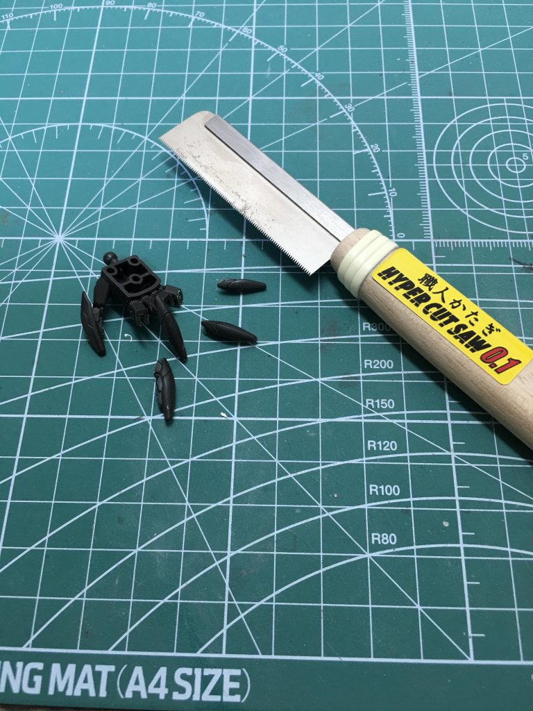 指は一度切断し、角度を変更することで表情をつけてます。