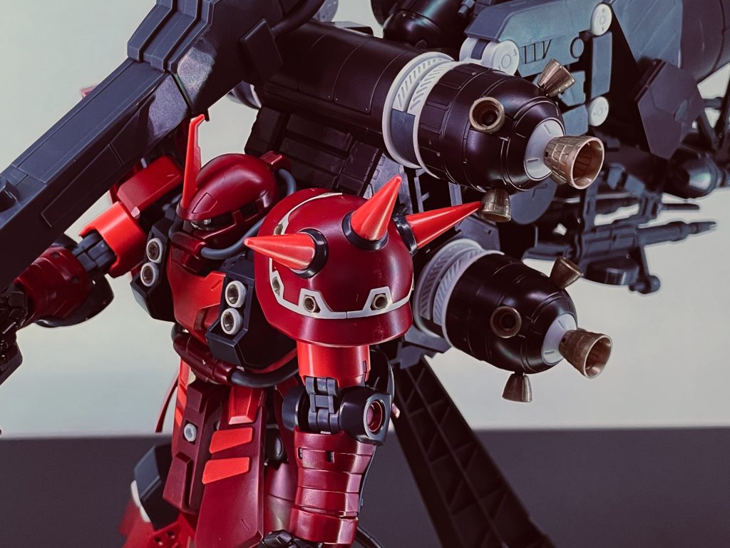 タイトルの通り、まだ建造中なので塗装もデカールも貼ってないのになんというかこのゴテゴテ感、はぁぁーたまらん。ええわぁ。