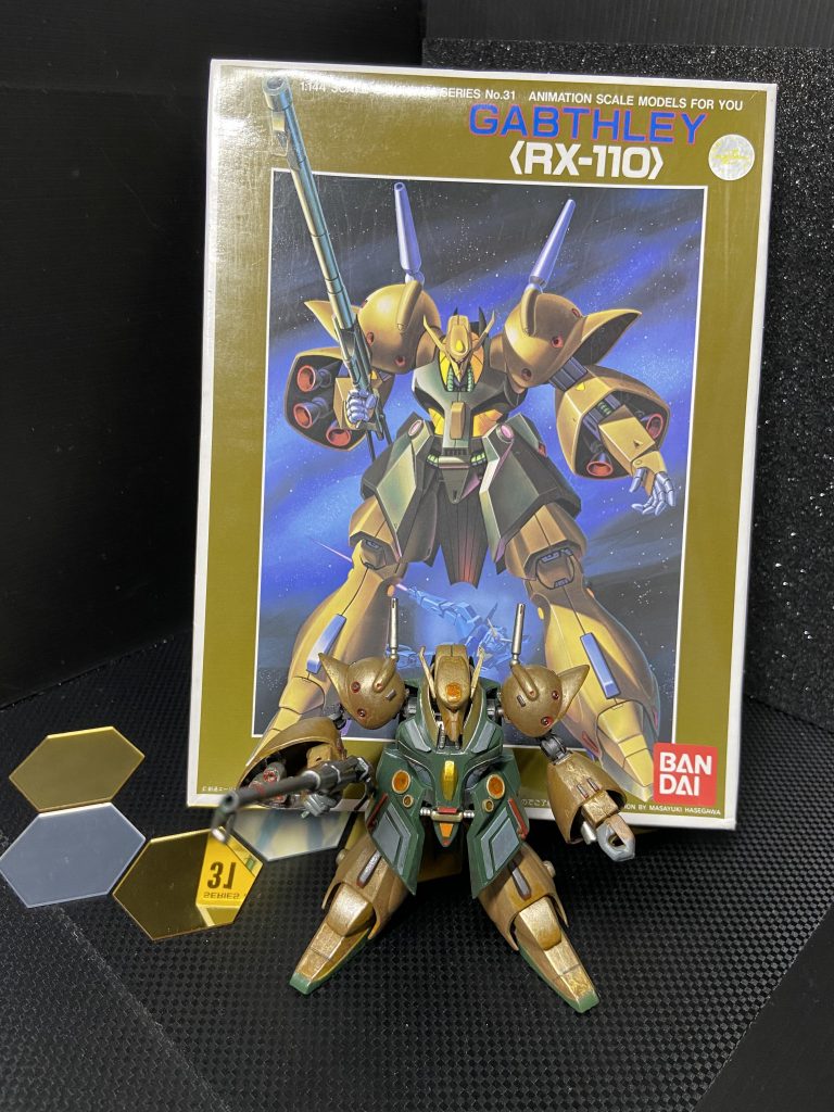 使用キット旧1/144 ガブスレイSDフレームグレイズアインに含まれていた余剰フレームパーツ近所の家電量販店で、旧キットが売ってたので箱絵に惹かれて購入。パーツ単体はかっこいいのですが、プロポーションが果てしなくダサい!(すいません)最初はグレイズアインとミキシングするつもりで買ったのですが、サイズ感が全然違うため断念💦他のモデラーさんが、SDCSフレームを活用されて色んなSDを作成されているのをみて、試しにやってみようとなりました!