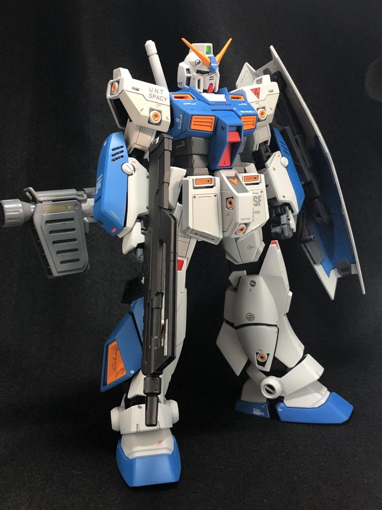 カラーリングも白の部分はガイアノーツのニュートラルグレー1と2を使って塗り分けています。 