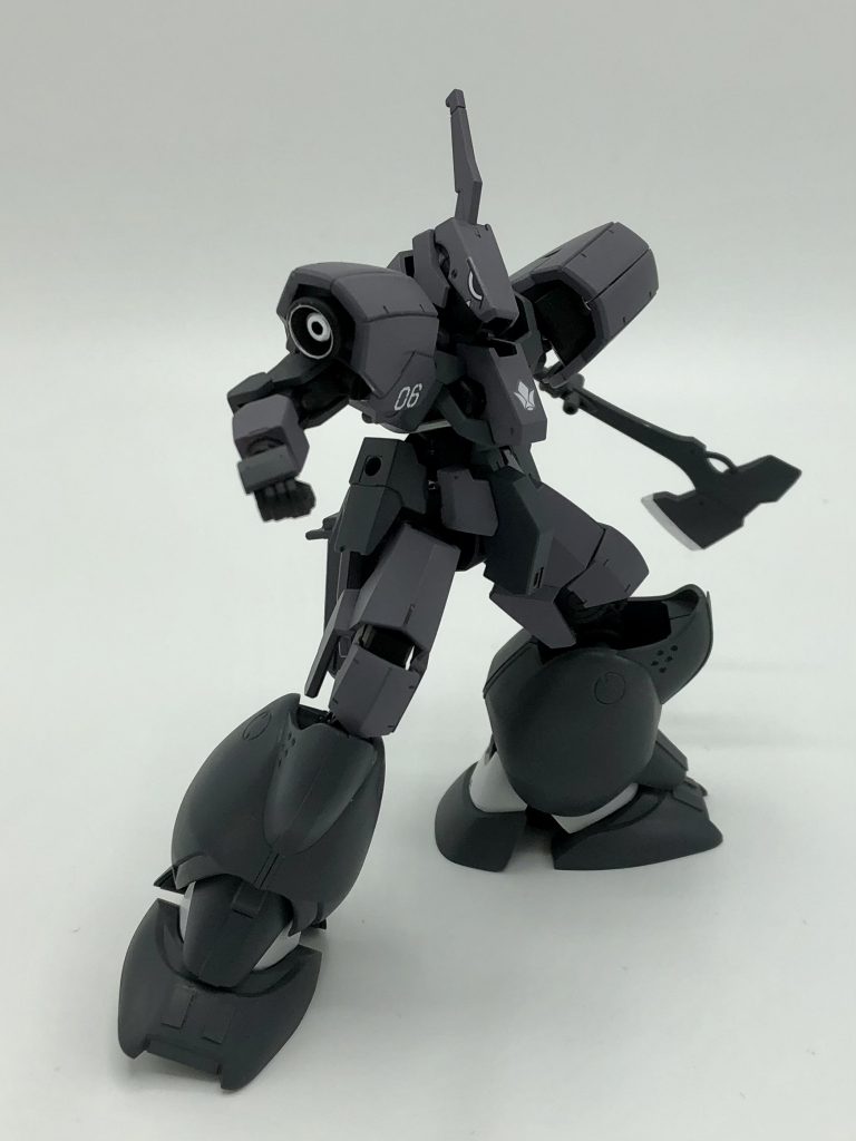 グレイズ改弐は脚部を変更、全体のカラーリングを変更しましたグレー系カラーは間違いないですね!若干赤色を混ぜてみましたが、自分としては満足の調色となりました