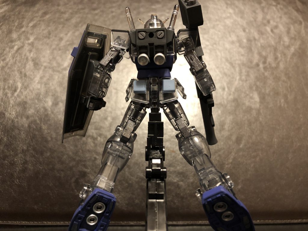 バーニア等のパーツ分けは皆無ですが、ディテールはしっかりしてるので、塗り分けると見栄えしますね。