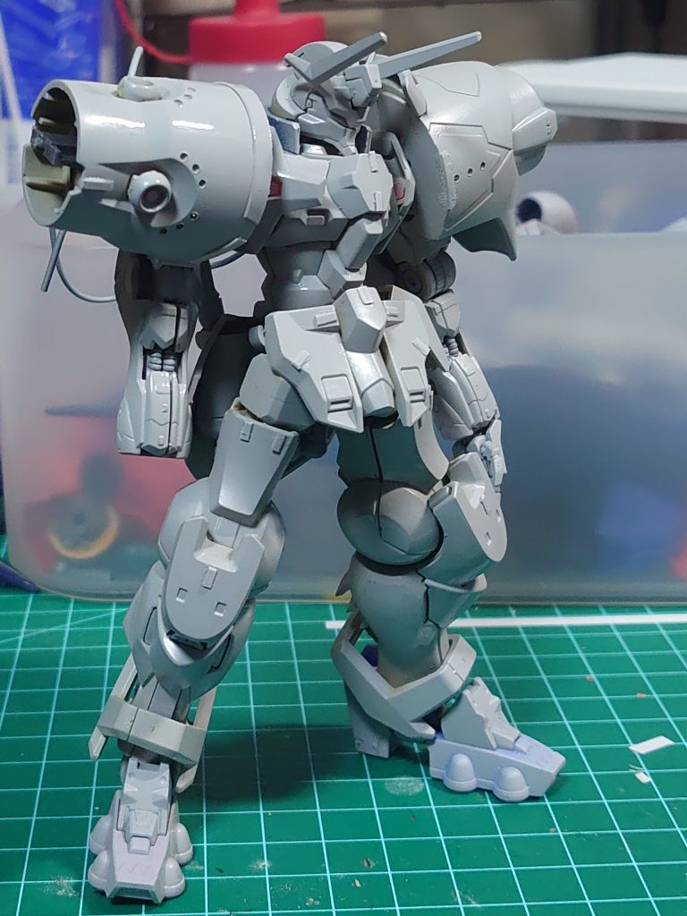 サフリアスカートの取付部を若干斜めにする事で軽くsi字立ちになるようにしてます