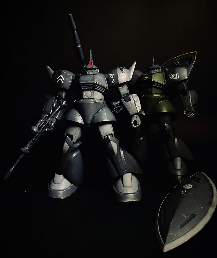 実はかなり前に作ったゲルググとツーショット。後ろのはシャゲを塗り替えてます。