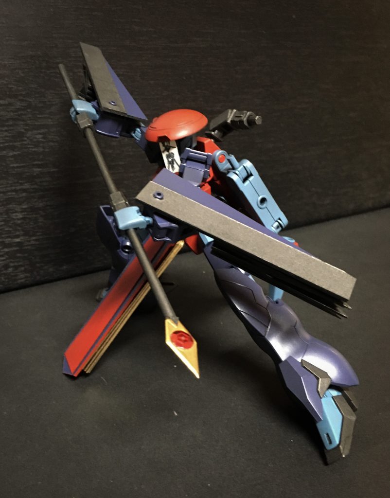 三節槍三節棍のように二つの関節を有する槍普段は通常の槍として運用するが関節のロックを外せば本来の姿となる。