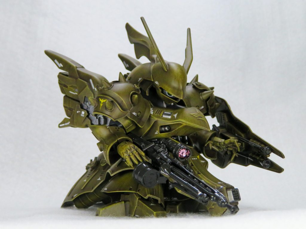 塗装はいつものようにドライブラシのグラデーション塗装+ウェザリングカラーのウォッシングで。モノアイとヘビーマシンガンのスコープに、プラスチックストーンを使ってキラっとさせました。