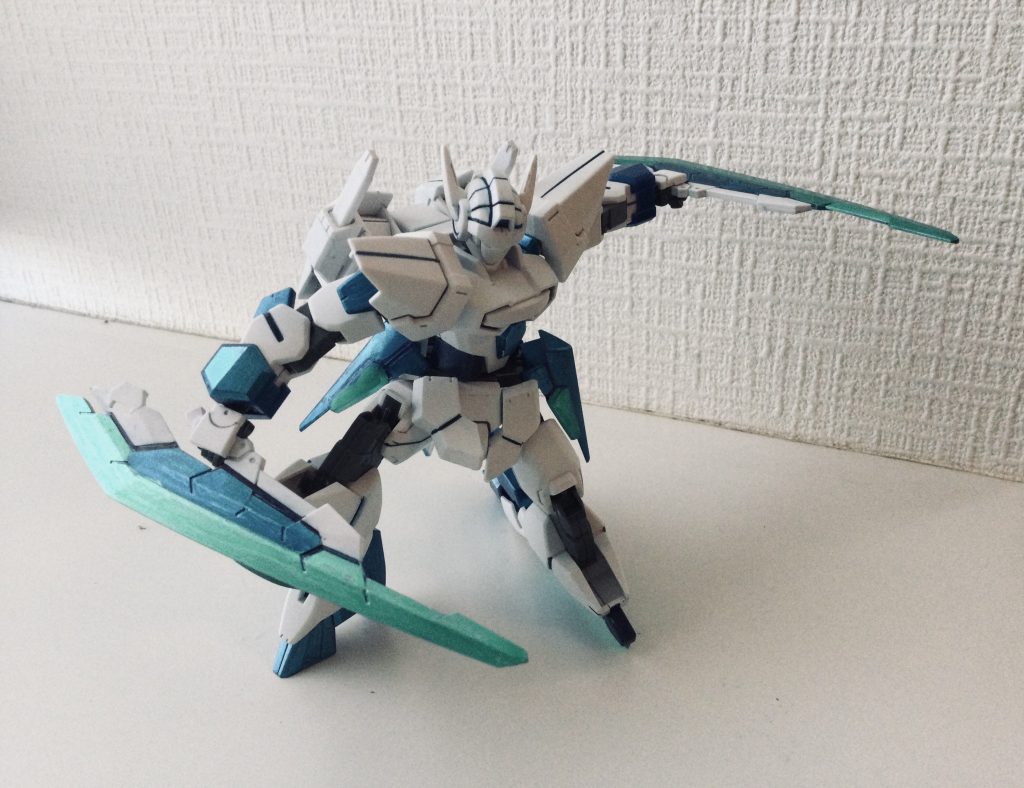 本機の武装はレイザーウェアと同一(とは言え前述の通り軽量化がなされている)の四肢に装備されたシグルブレイド素材の大型剣「レイザーブレイド」に加え、背面バックパックに高出力型のビームサーベルを装備している。火器を一切装備しないため、汎用性は劣悪であり任務によっては前腕部を通常のGバウンサーのものに換装、ビームライフルとシールドを装備することもあったという。