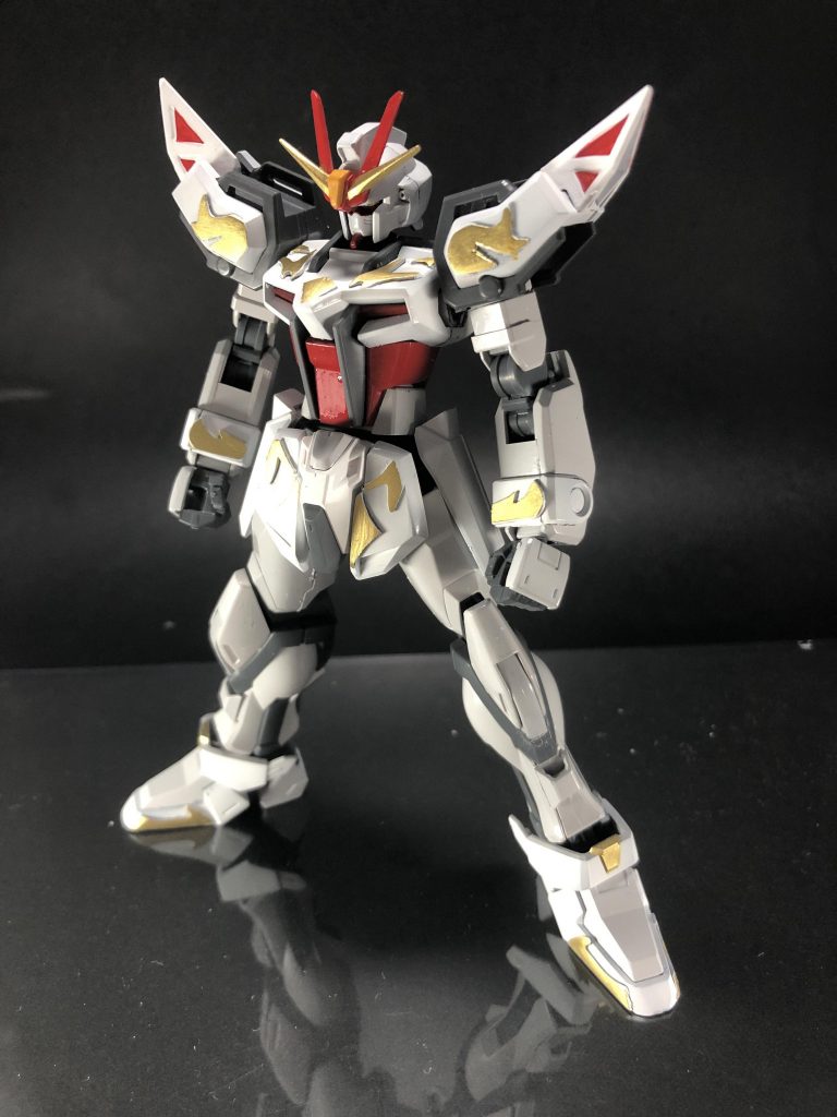 ストライクE単体で見るとこんな感じです。模様もう少したそうと思ったんですけどこれくらいでちょうど良かったかもですね。本当のストライクEと比べると足腰が結構違ってますがまぁそこはご愛敬ということで……