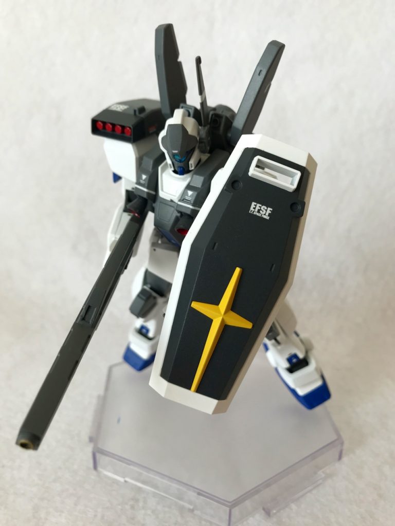 劇中では使用していませんが、同じくシールドもそれっぽく塗装。