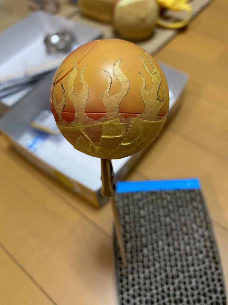 背中側のマスキングテープを貼ったところ