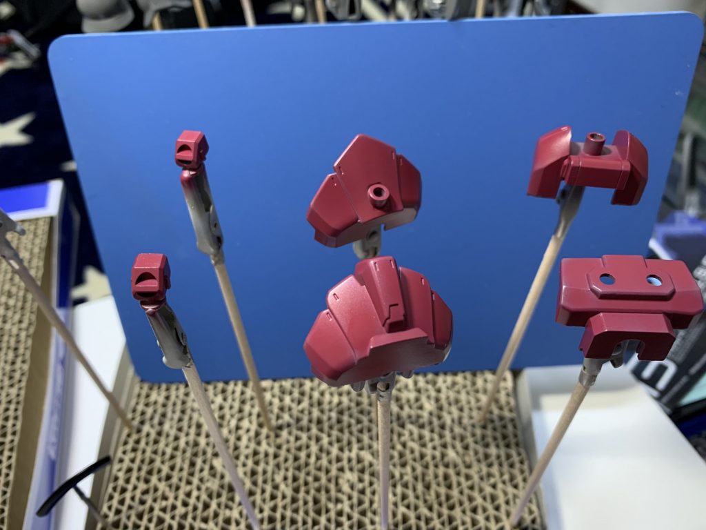 本塗装 下地にはガイアノーツさんのニュートラルグレーⅣを使用しました。