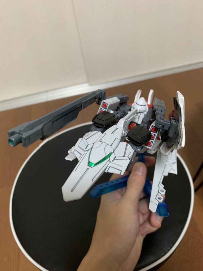 バランス的に問題がありますが、一応MA形態に簡易変形します。ただ飾るにはベースが2つ必要です。閲覧ありがとうございます!