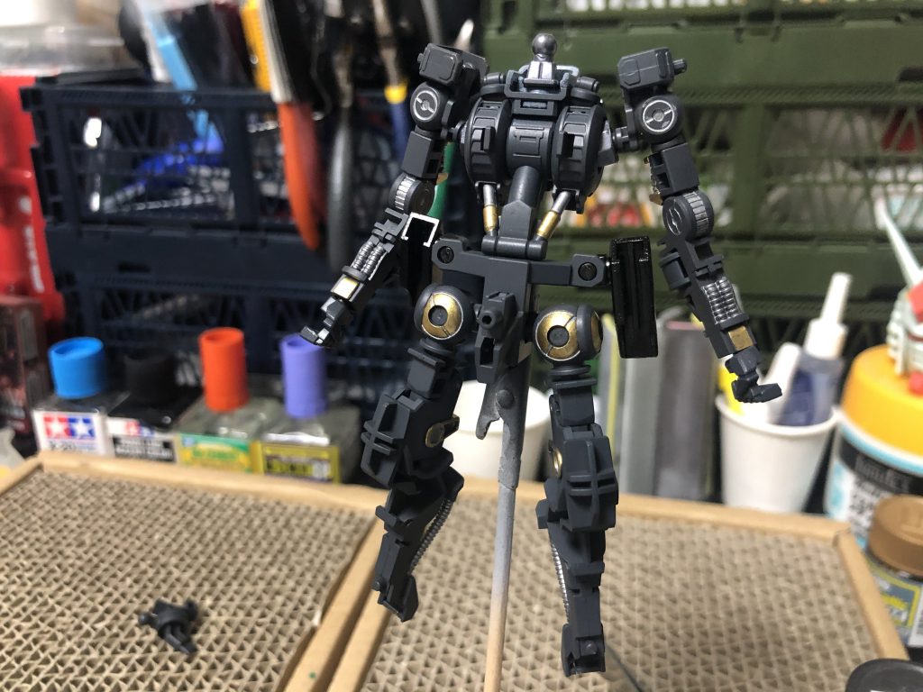 フレーム塗り分け。タミヤエナメル筆塗りで。話題になってましたがゴールドリーフはエナメルではなくラッカーなのでご注意下さい。