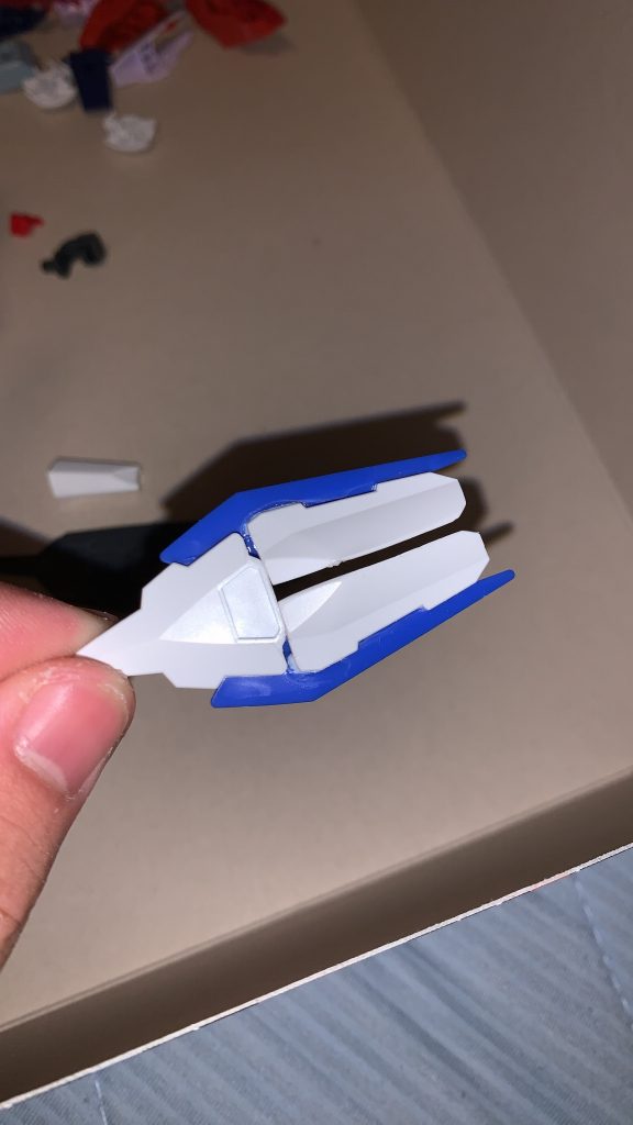 謎の隙間が空いてしまったので、ザラキエルのどこかのパーツで埋めました。