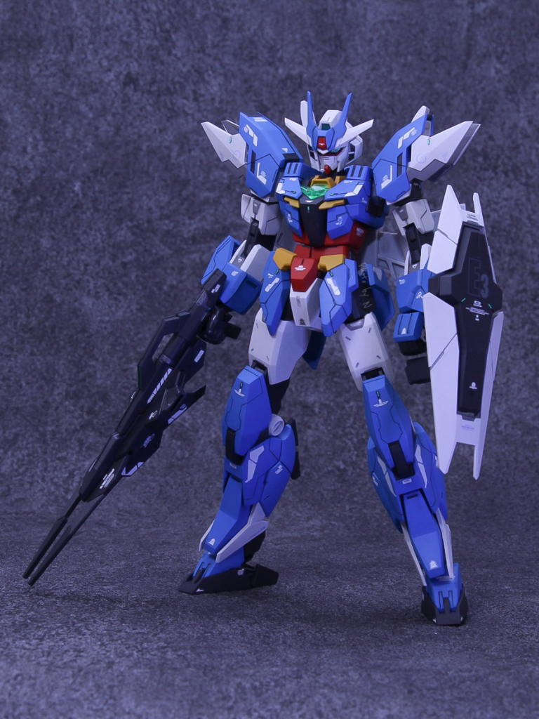 エッジ出し、スジボリに重きをおいてチャレンジしました。プラ板はディテールアップとして使用していますが首以外は延長せずシャープ化しています。