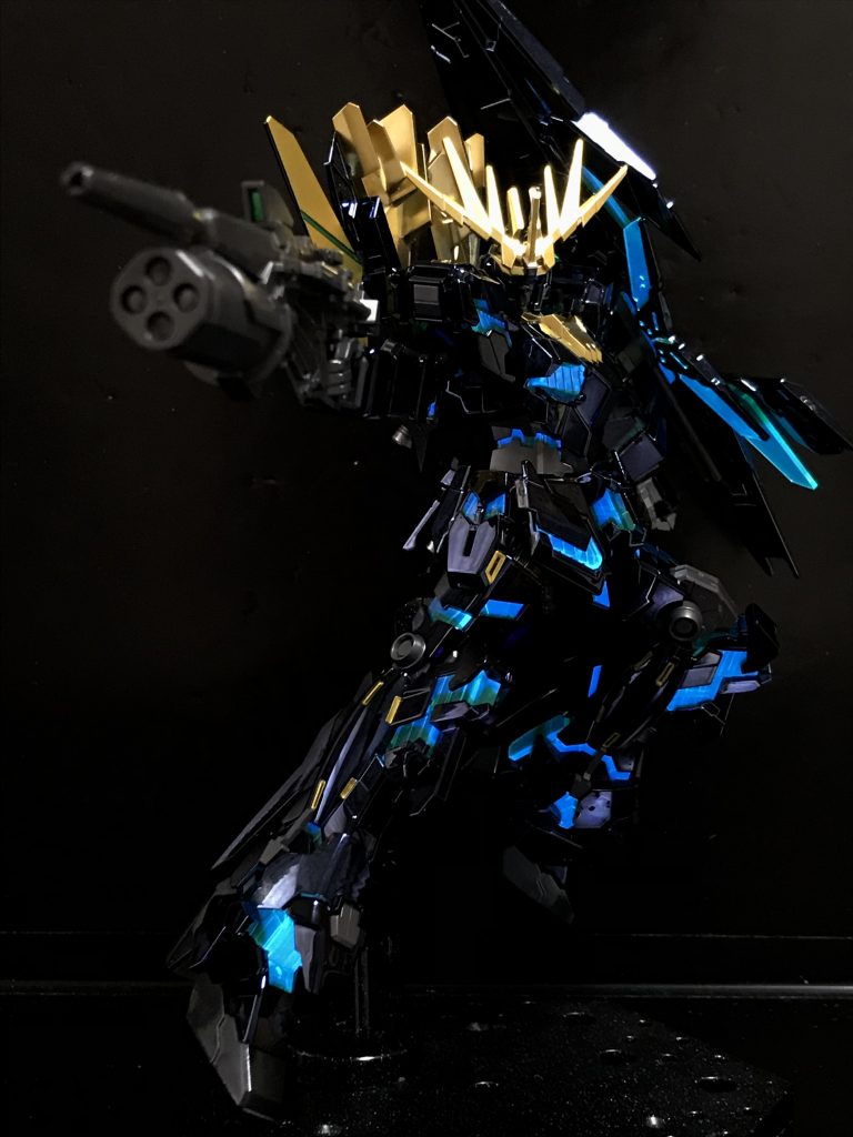 劇中ではコロニーレーザーを受け止め中に初めて覚醒するので… ポージングはテキトーです。
