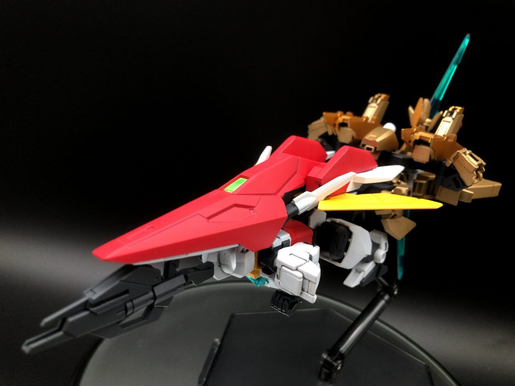 グロウコアフライヤーコアフライヤーの後方にドッキングする事で通常より高い出力を出す事が出来る更にドッキングする事で1機体として扱われる為他アーマーを同時出撃させる事が出来る