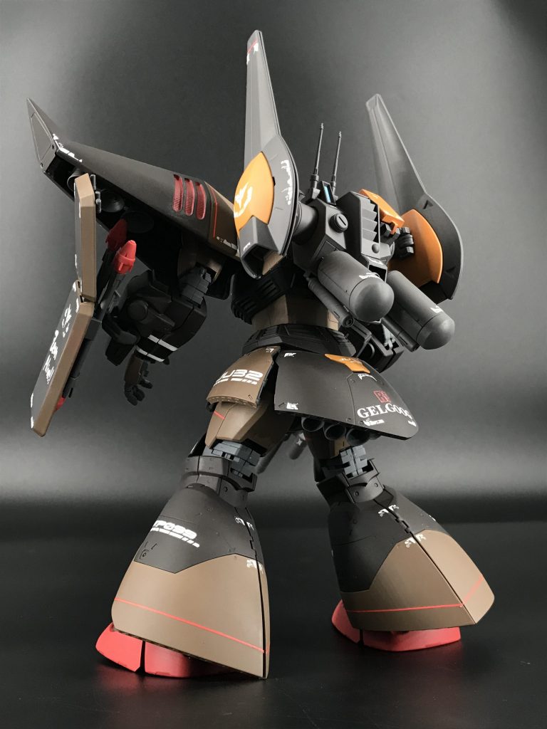 バックパックのプロペラントタンクの接続にボールデンアームズのパーツを使ったりしてます。そのままだとつまらないのでたまたまジャンクパーツで余っていたリックディアスのバックパックを取り付けてさらに高機動っぽく見えるようにしてみました