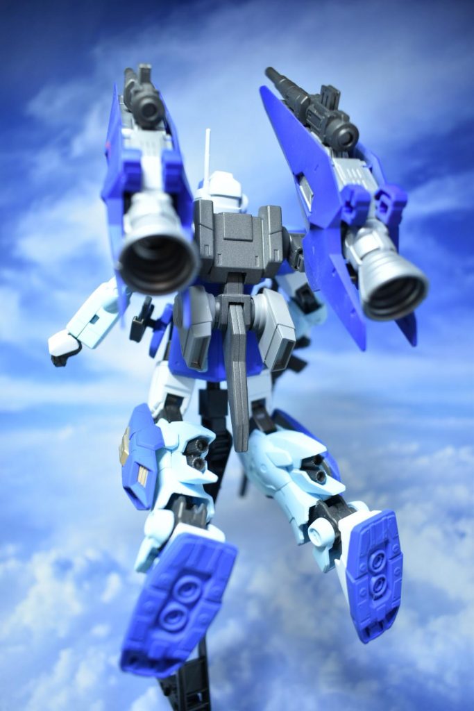 背部重力下での戦闘を考慮した高出力スラスターを搭載しており、高速飛行する他、上空での滞空なども可能。ストライクガンダムのエールストライカー的な物をイメージしています。
