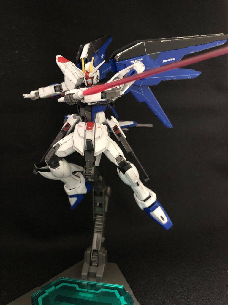 サーベルを構えたポーズ